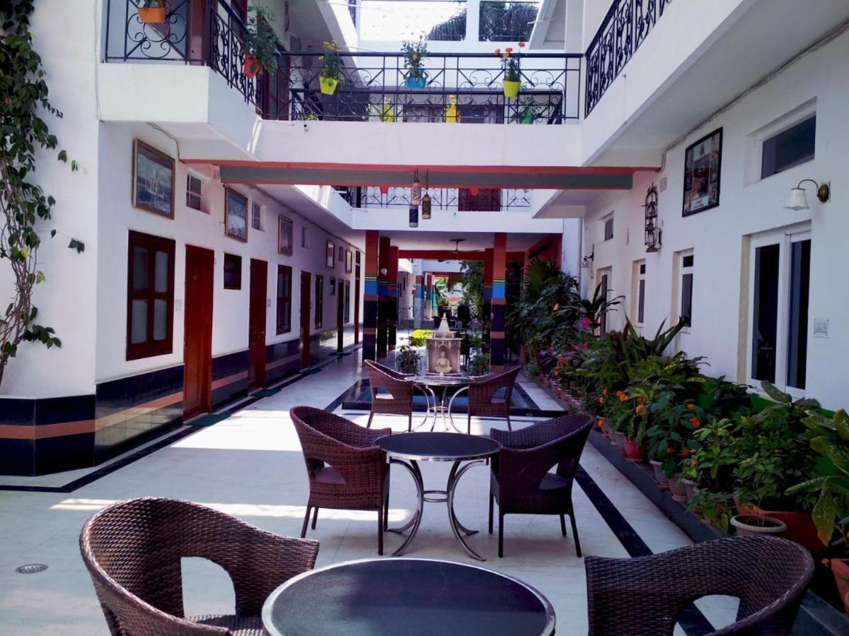 Hotel Harmony Khajurāho Dış mekan fotoğraf