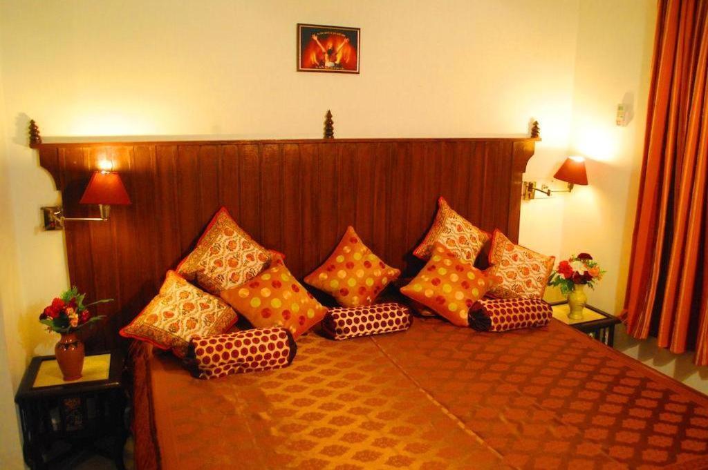 Hotel Harmony Khajurāho Dış mekan fotoğraf