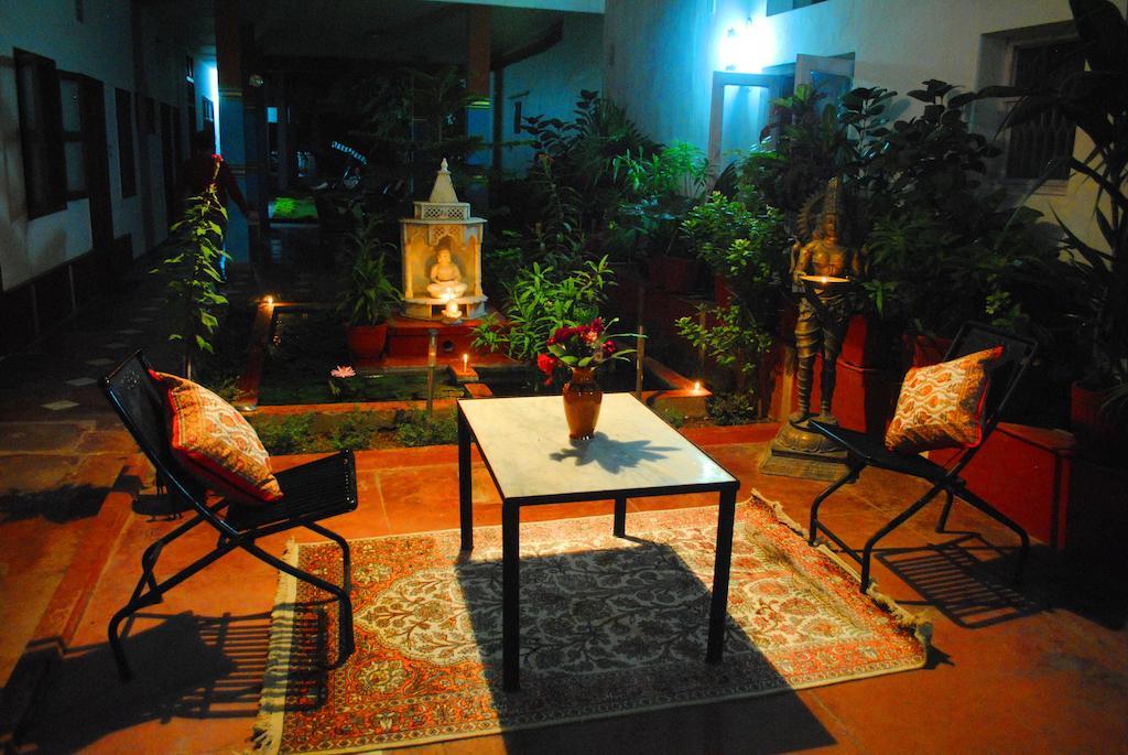 Hotel Harmony Khajurāho Dış mekan fotoğraf