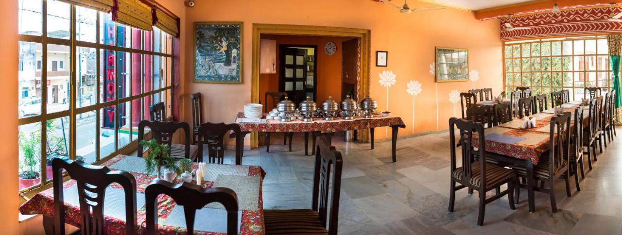 Hotel Harmony Khajurāho Dış mekan fotoğraf